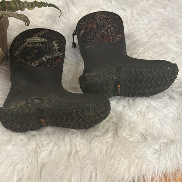 Boys size 12 dryshod. Like new - Picture 4 of 5